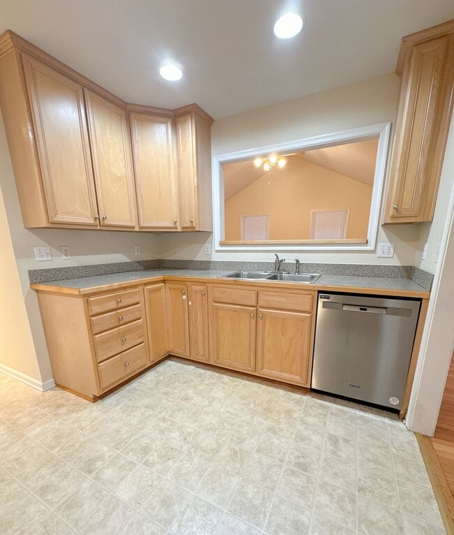 Building Photo - Beautiful 3bed 2 Bath Lake Monticello Rental