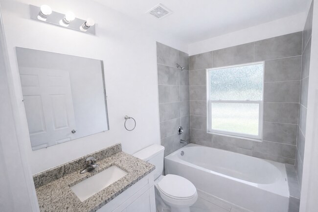 Building Photo - Beautiful 3 bedroom home Sw Lehigh Acres