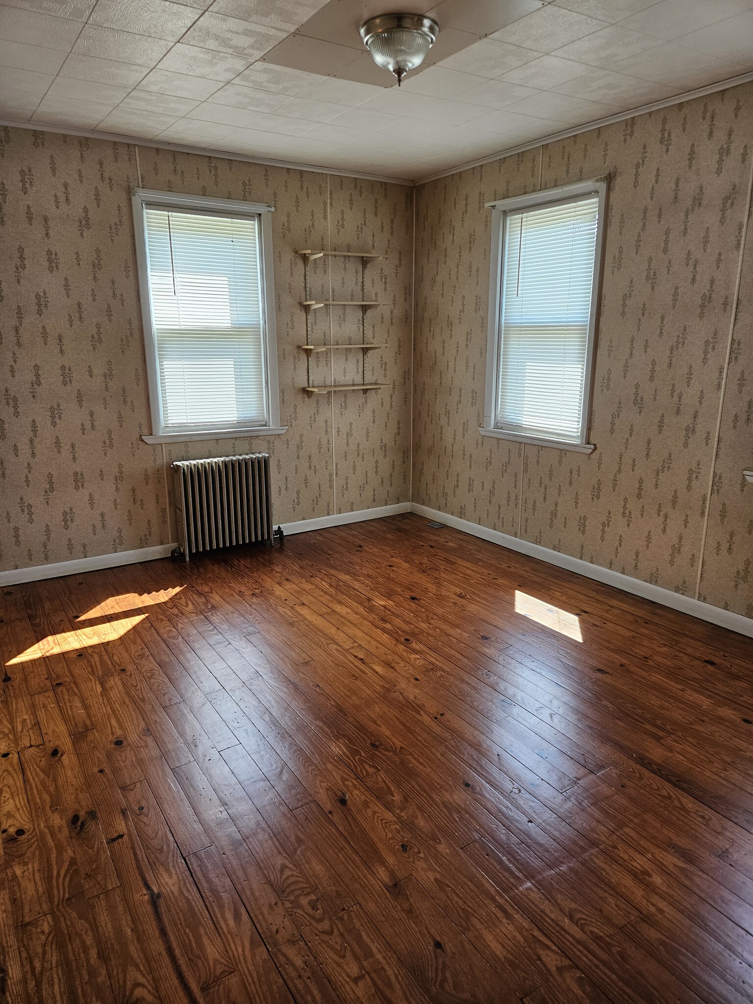 1st floor bedroom 1 - 13 Williams Ln
