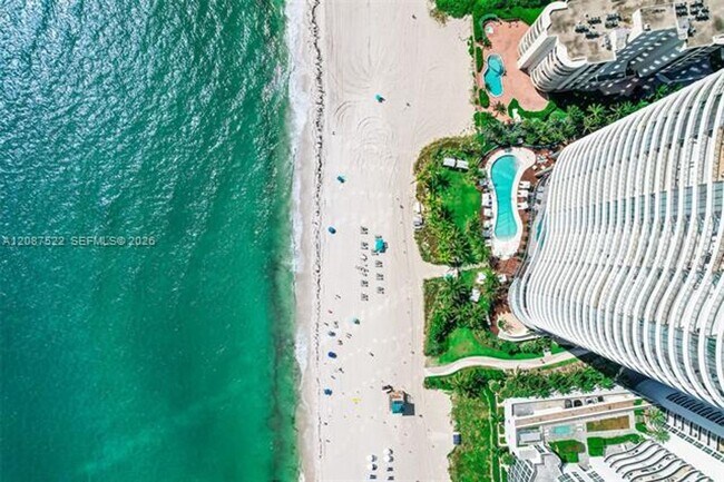 Building Photo - 15701 Collins Ave