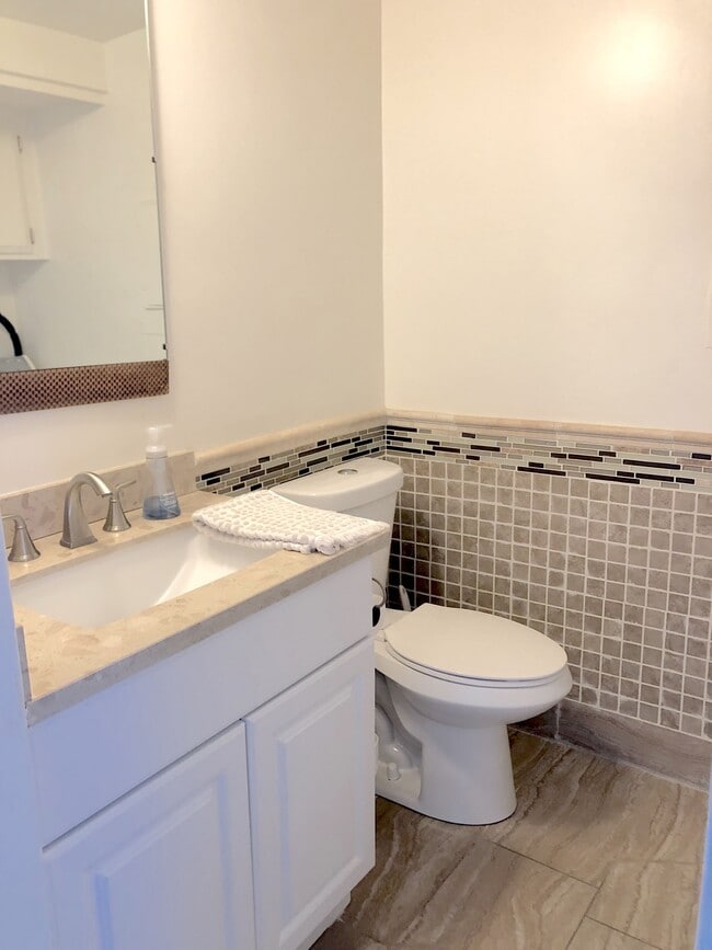 Building Photo - 23914 De Ville Way