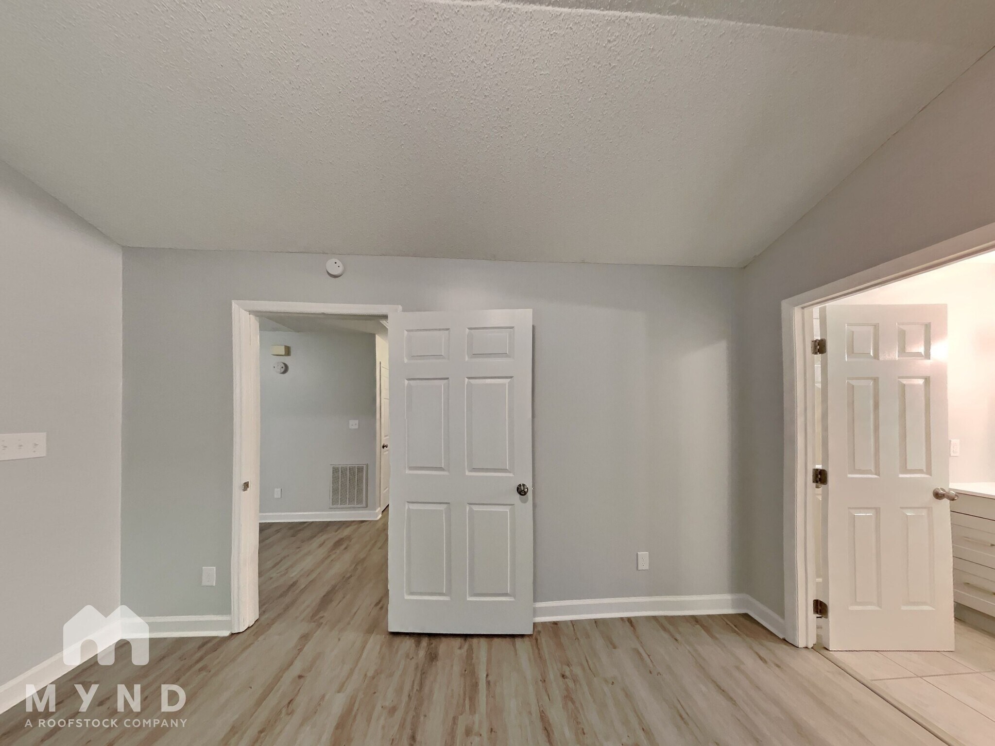 Building Photo - 904 Clifford Dr