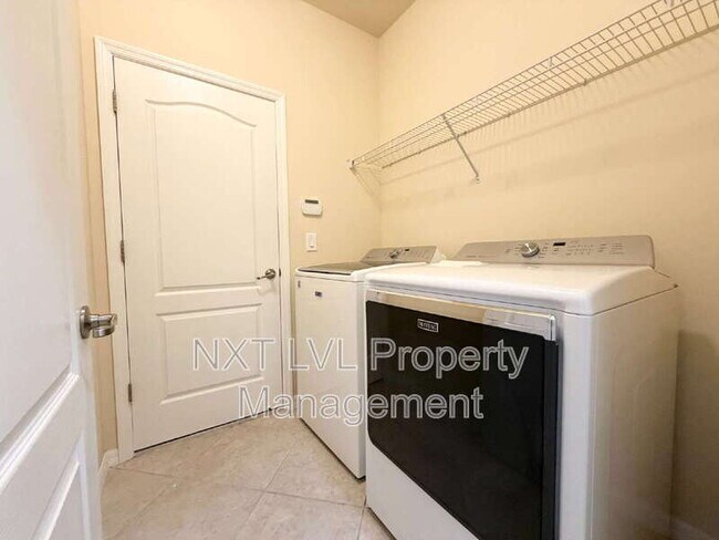 Building Photo - 9453 River Otter Dr