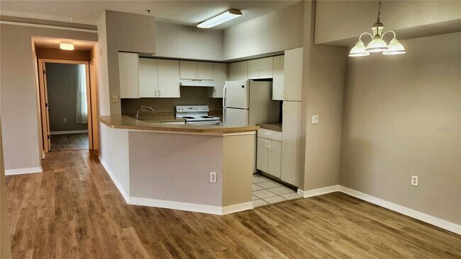 Building Photo - 4170 Central Sarasota Pkwy