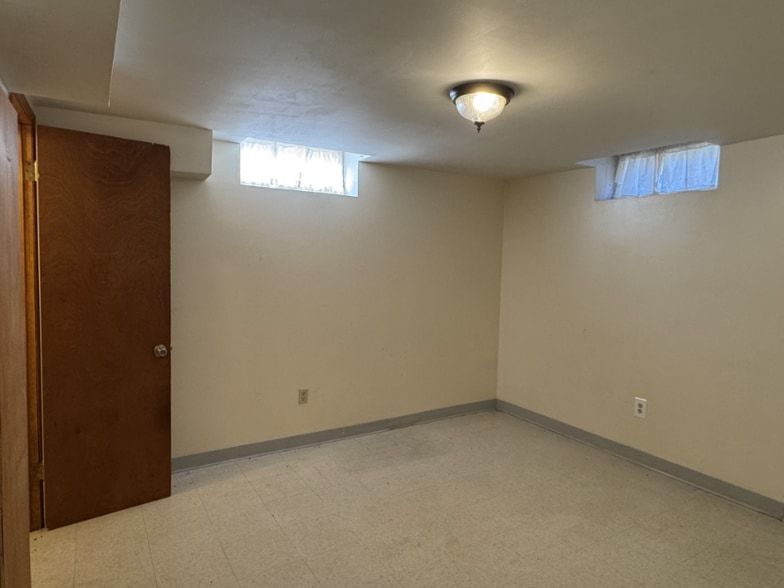 Building Photo - 1844 S Drollinger Rd