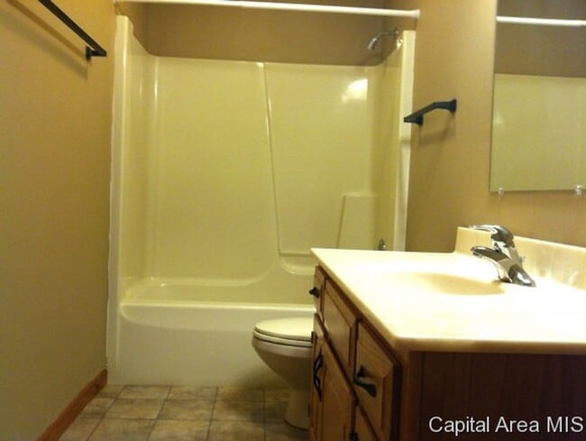 Building Photo - 2 Bed / 2 bath, Quiet, Westside Duplex for $1500.00 month. $1500 deposit required.
