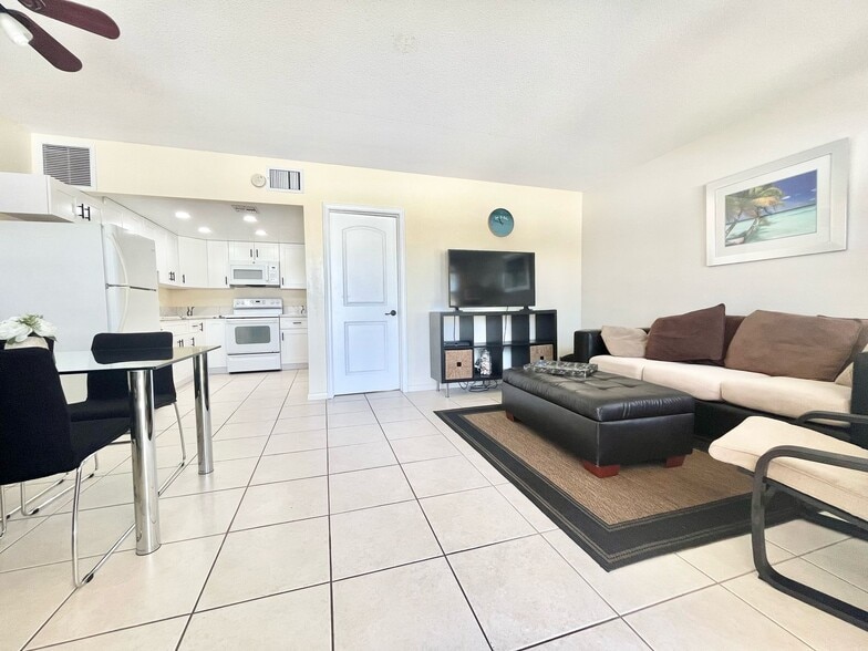 Building Photo - 4532 Bougainvilla Dr