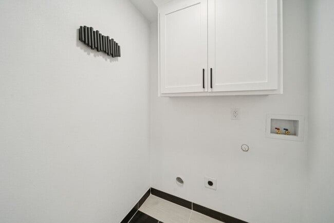 Building Photo - REIMAGINED/LIKE NEW...