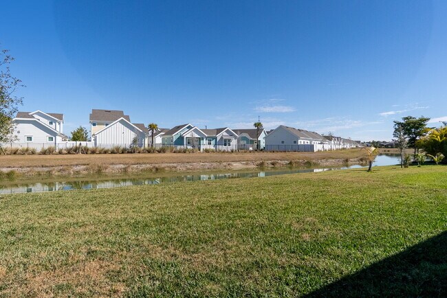 Building Photo - 11470 Burgundy Dr