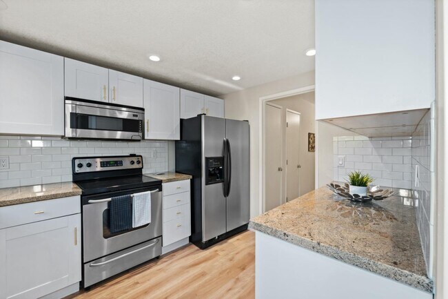 Building Photo - 1545 Camden Village Cir