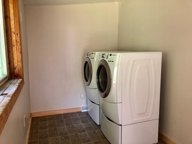 Building Photo - 12 Porter St