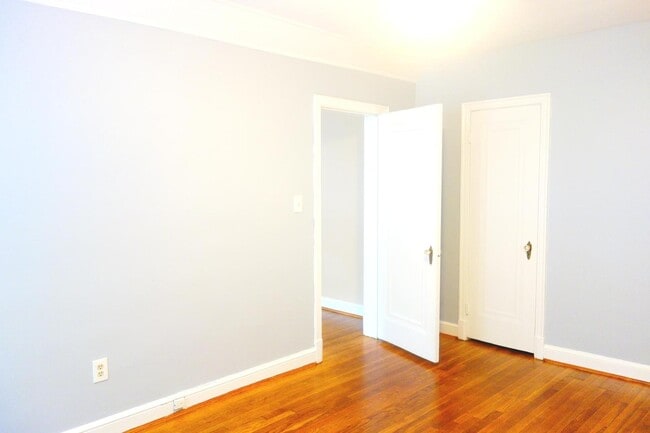 Building Photo - 8409 Greenwood Ave