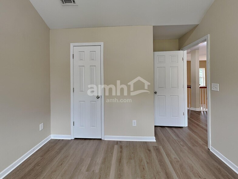 Building Photo - 1380 Grey Rock Way