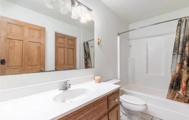 Building Photo - 621 Twin Valley Dr