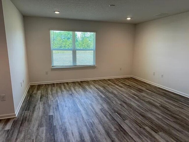 Building Photo - 58 Sawbrier St