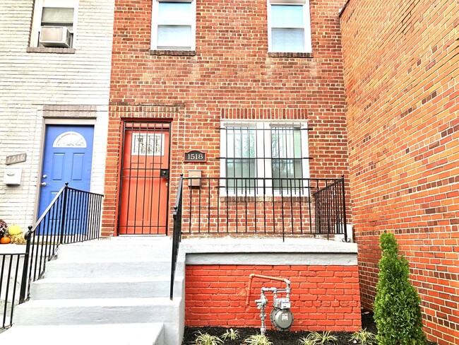 Building Photo - Cute House On a Quiet Street! Pets Welcome!