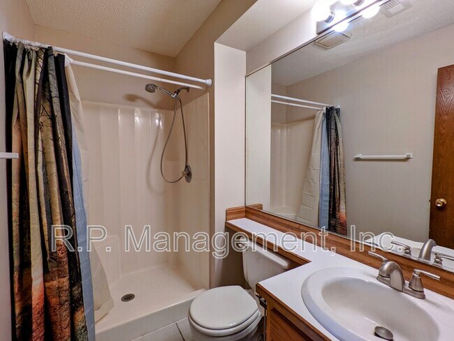 Building Photo - 9203 Ranchview Ln N