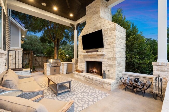 Building Photo - 1002 Meriden Ln