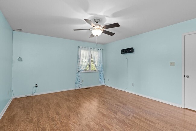 Building Photo - Corner Lot Brandywine Home Available for Long Term Rental