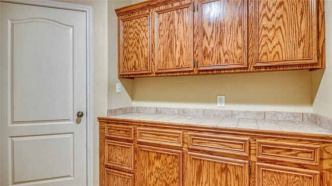 Building Photo - 2542 Windrose Dr