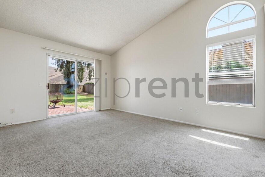 Building Photo - Unit