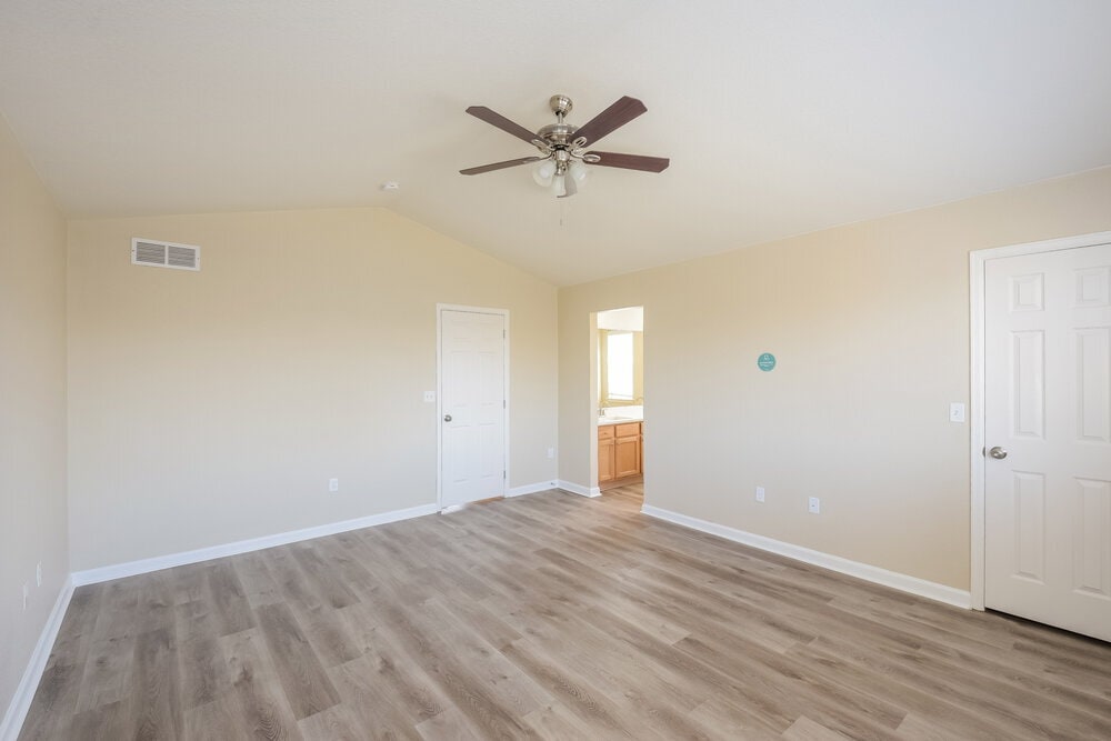 Building Photo - 11821 Elm Dr