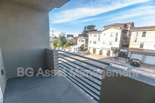 Building Photo - 1459 MacArthur Blvd