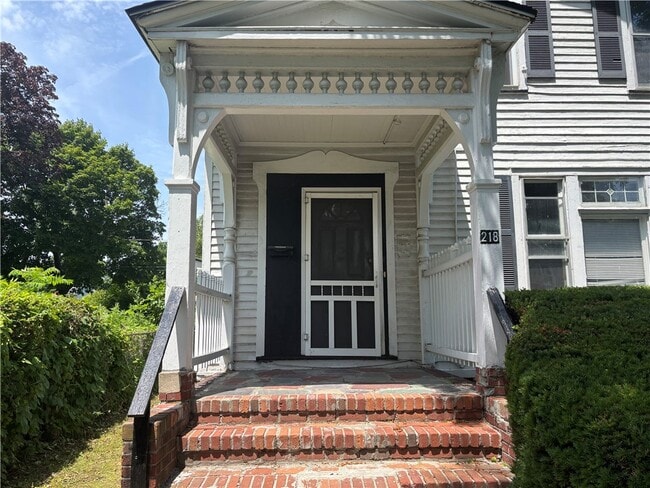 Building Photo - 218 Spencer St