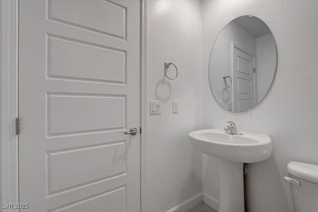 Building Photo - 931 Watford Pl