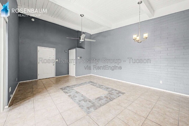 Building Photo - 2525 N Alvernon Way