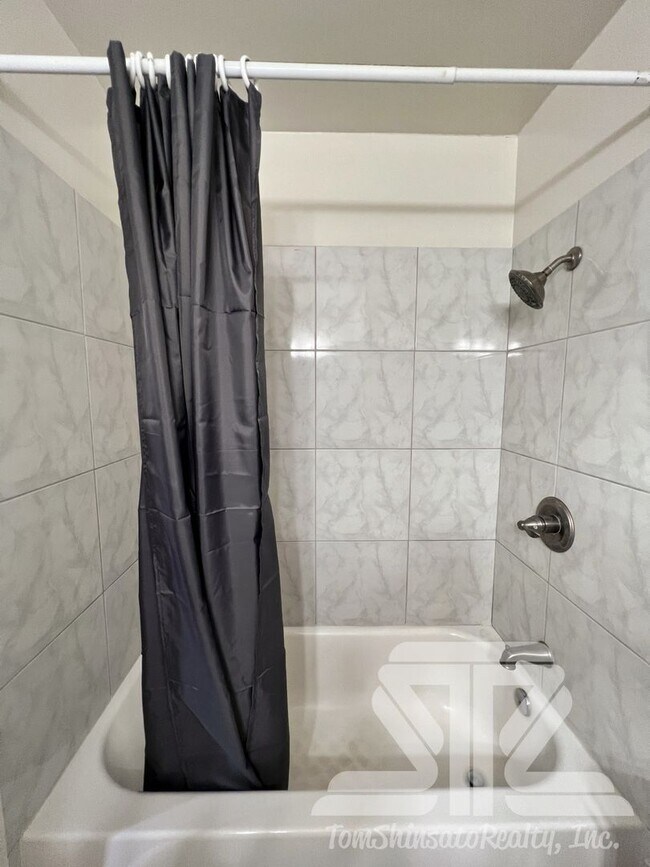Building Photo - 2 Bedrooms | 2 Bathroom | 1 Parking in Makiki