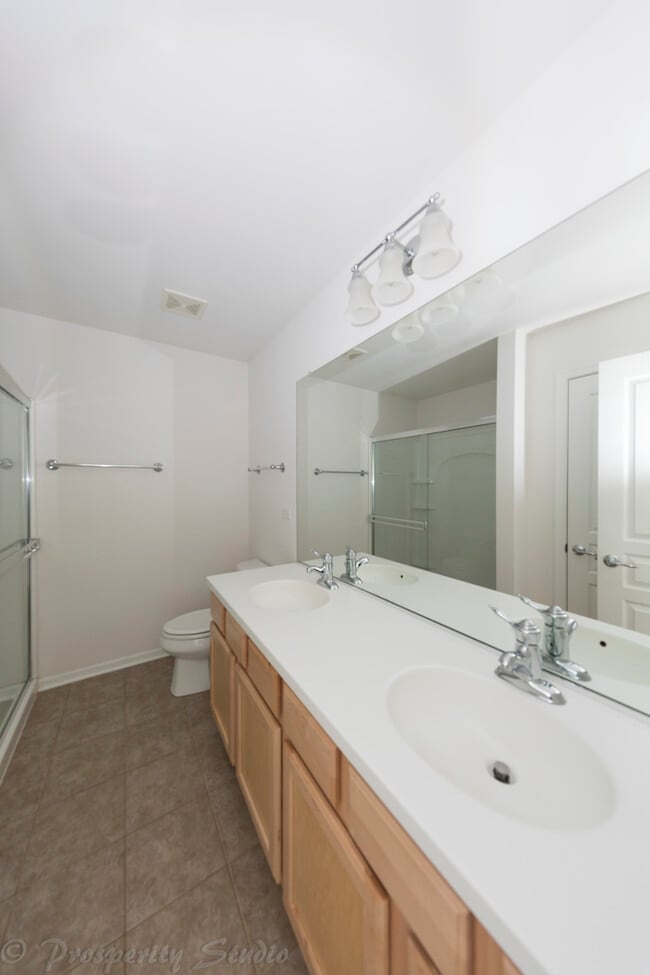 Building Photo - 636 Hawley Dr