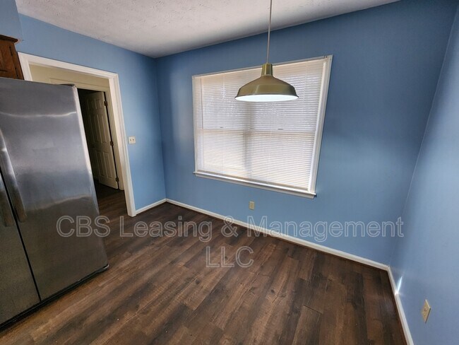 Building Photo - 710 Rodney St