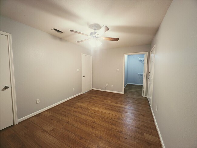 Building Photo - 138 S Bend Ct