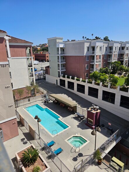 Swimming pool, hot tub, fireplace, grill - 3750 Santa Rosalia Dr