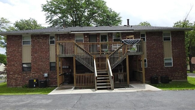 Building Photo - 114 Drake St