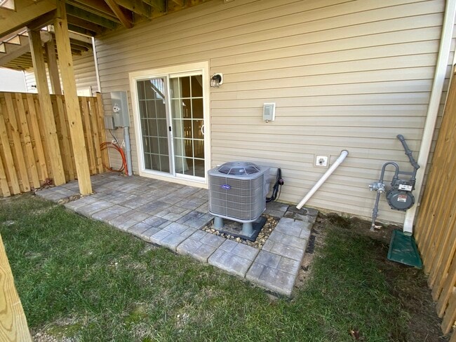 Building Photo - 217 Crofton Ct