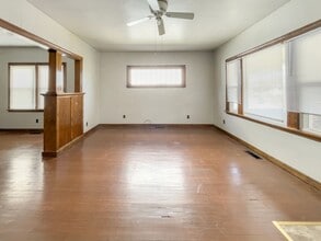 Building Photo - PRELEASING for AUGUST! Close to Campus: In-Unit Washer/Dryer