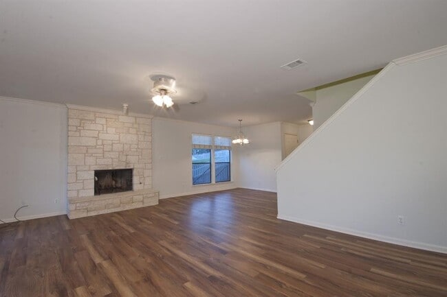 Building Photo - 1922 Holly Hill Dr