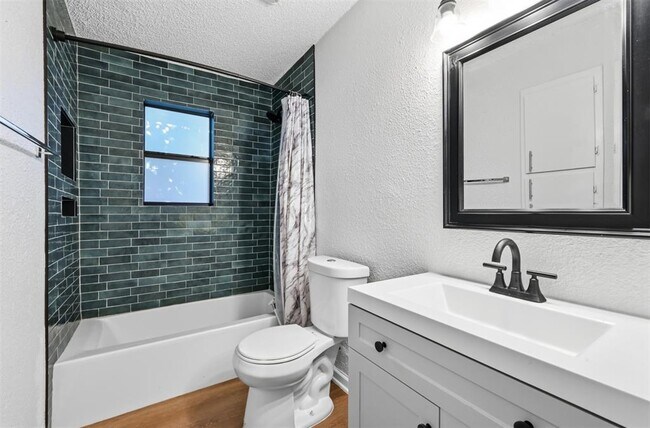 Building Photo - 2208 Deadwood Dr