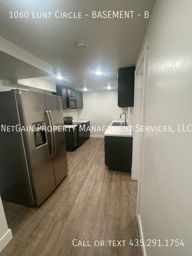 Building Photo - 1060 Lunt Cir