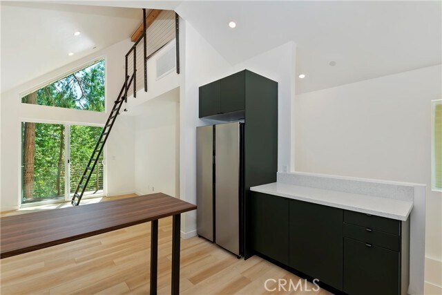 Building Photo - 441 Oriole Dr