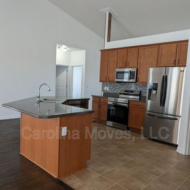 Building Photo - 124 Bascom Ct