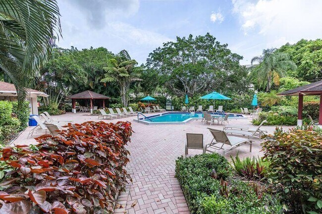 Building Photo - 2751 N Palm Aire Dr