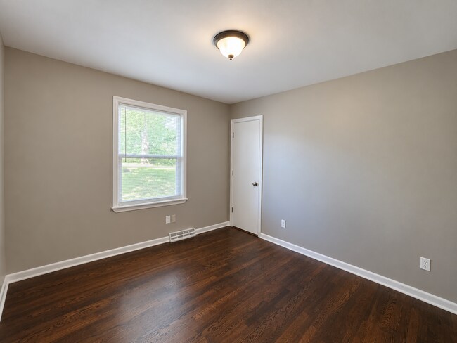 Building Photo - 6912 Laurel Ave