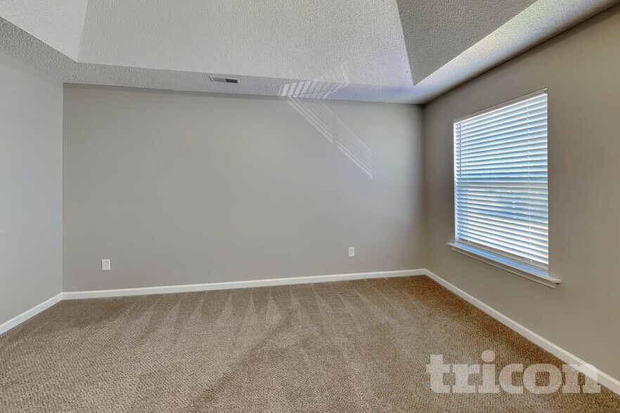 Building Photo - 2208 Ballingarry Dr