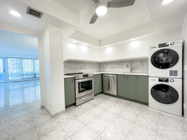 Building Photo - 3430 Galt Ocean Dr