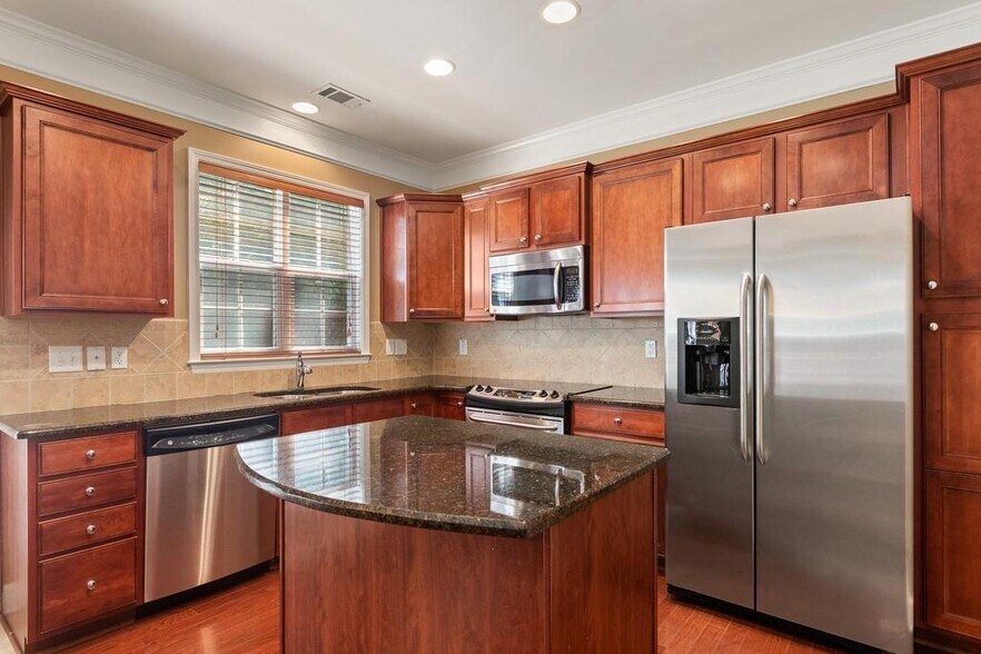 Building Photo - 2253 Limehurst Dr NE