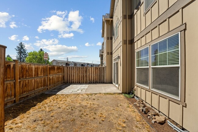 Building Photo - Close proximity to Old Mill District and downtown