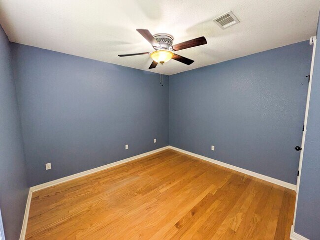Building Photo - 7647 Rosewood Dr